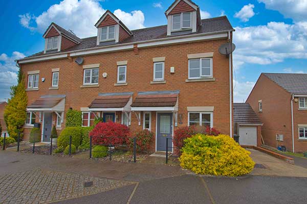 front-photo-of-wordsworth-gardens-borehamwood